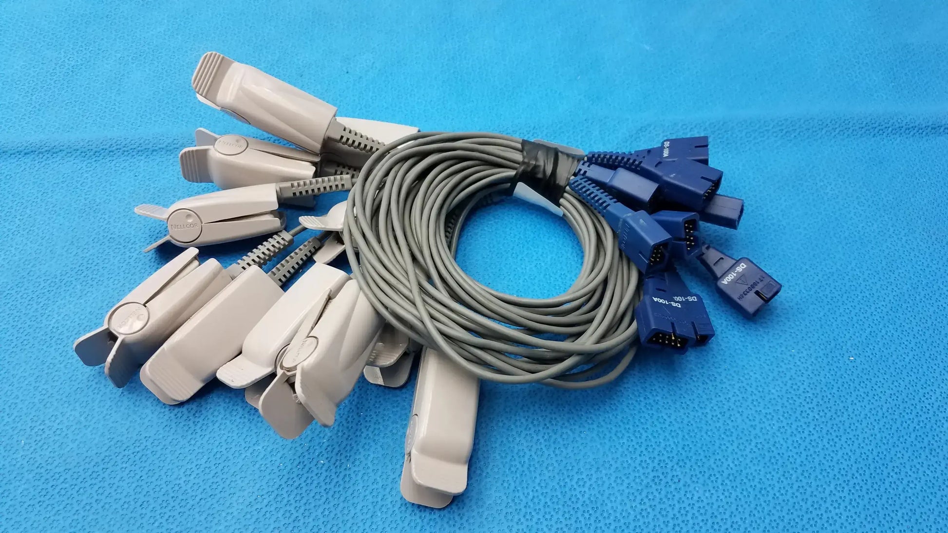 Lot of 11 Nellcor DS-100A SpO2 Adult Finger Clip Sensors - Sensor