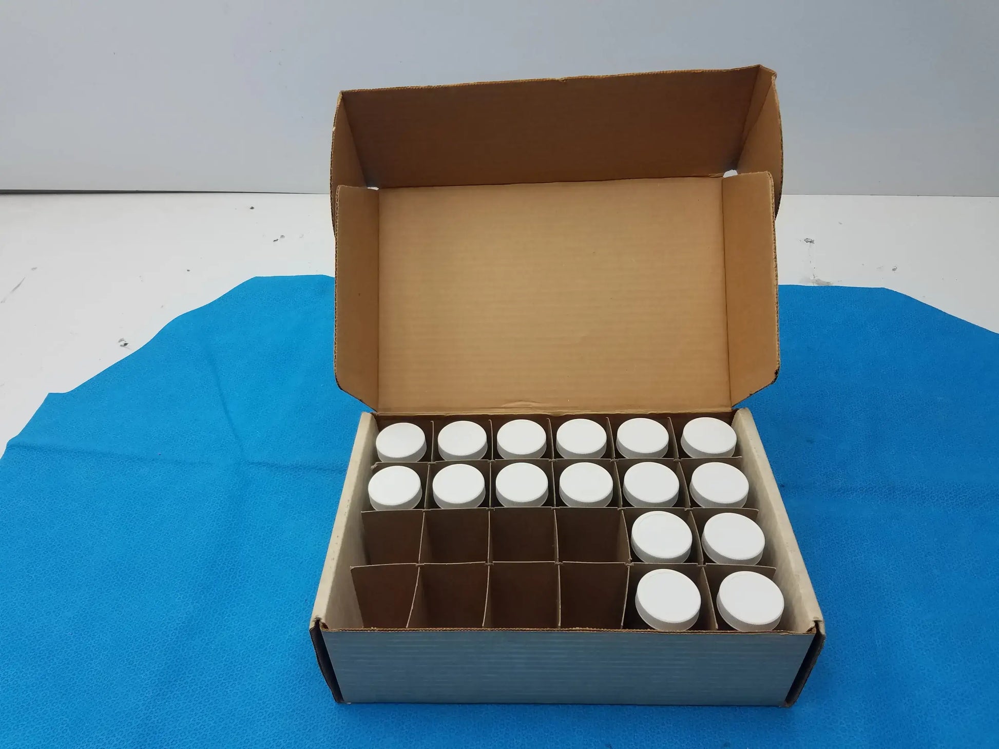 Lot of 16 Scintillation Vials Glass Jar - Vial
