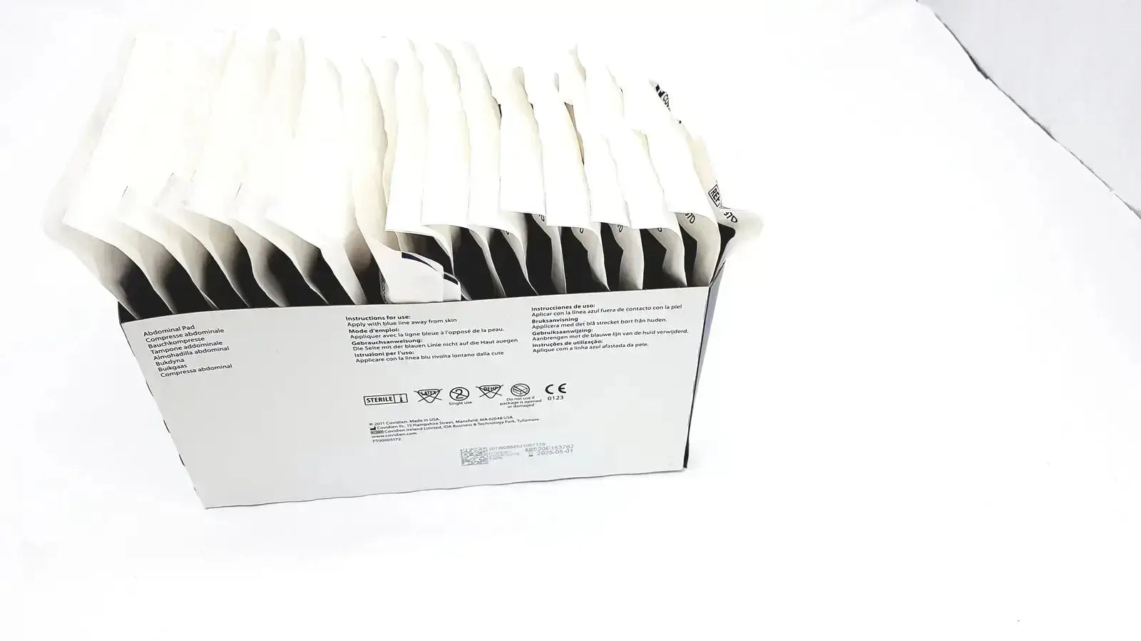 White cardboard box containing covidien dermacea abdominale sterile individually packaged medical gauze pads ref 7197d