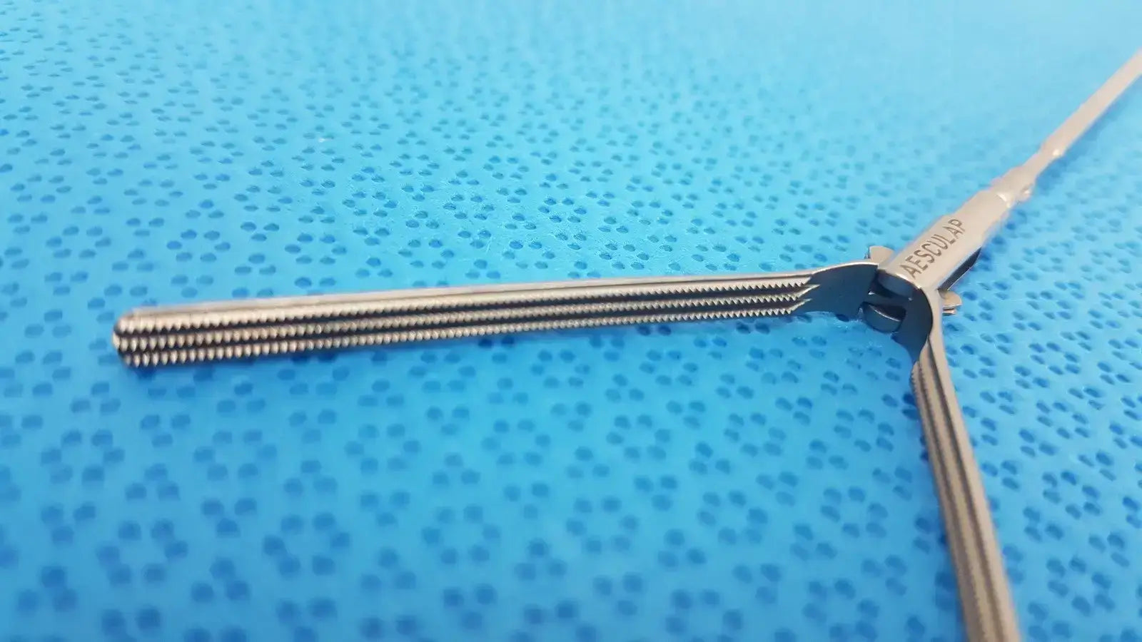 Lot of = 2 AESCULAP Laparoscopic Dissecting Forceps - P0657R