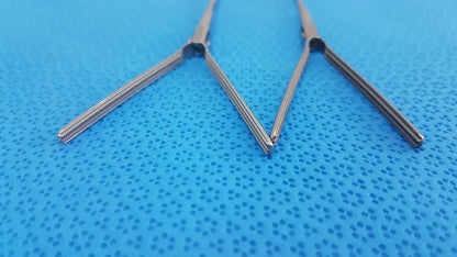 Lot of = 2 AESCULAP Laparoscopic Dissecting Forceps - P0657R