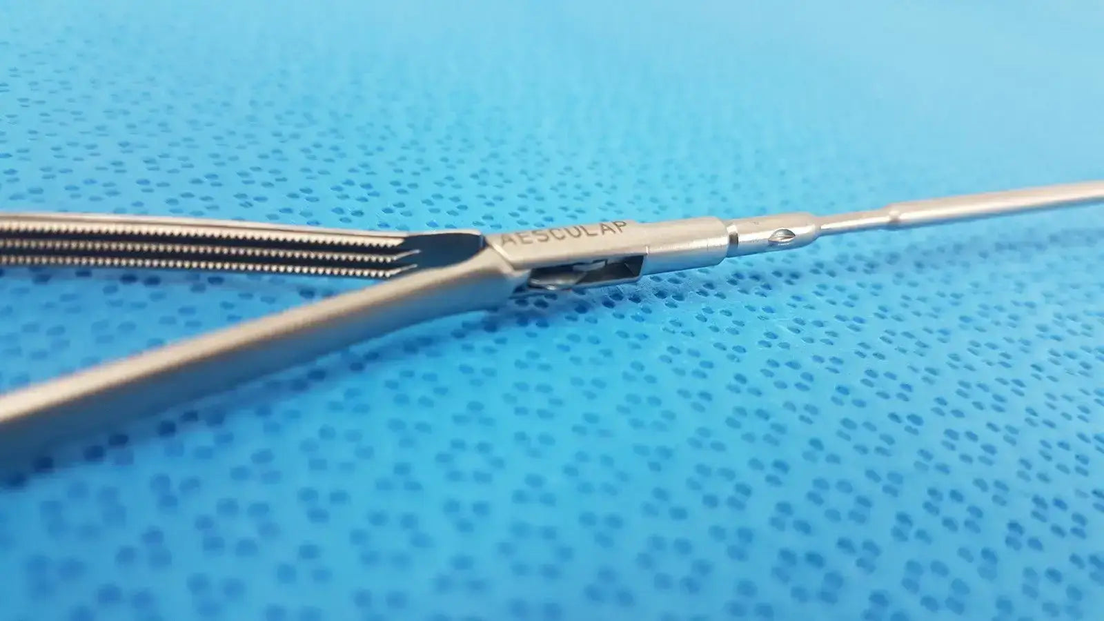 Lot of = 2 AESCULAP Laparoscopic Dissecting Forceps - P0657R