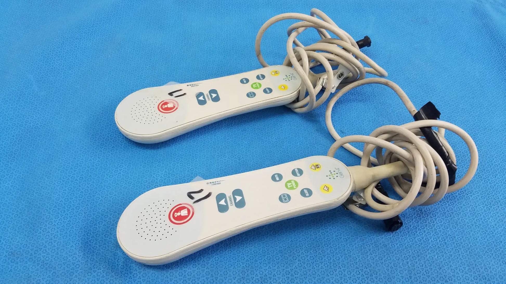 Lot of - 2 Curbell Gen4 Pillow Speaker TV Controller P/N 4D235U-Z002008