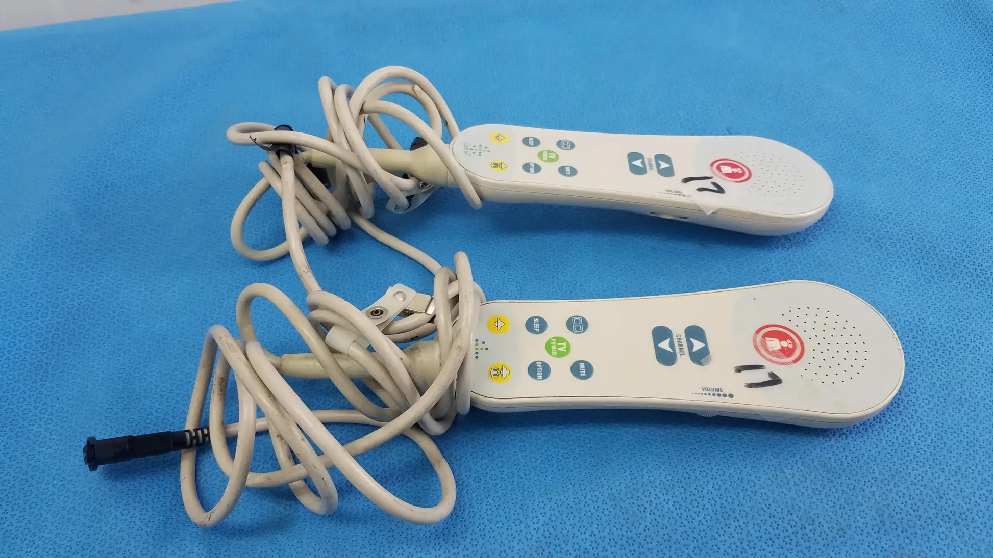 Lot of - 2 Curbell Gen4 Pillow Speaker TV Controller P/N 4D235U-Z002008