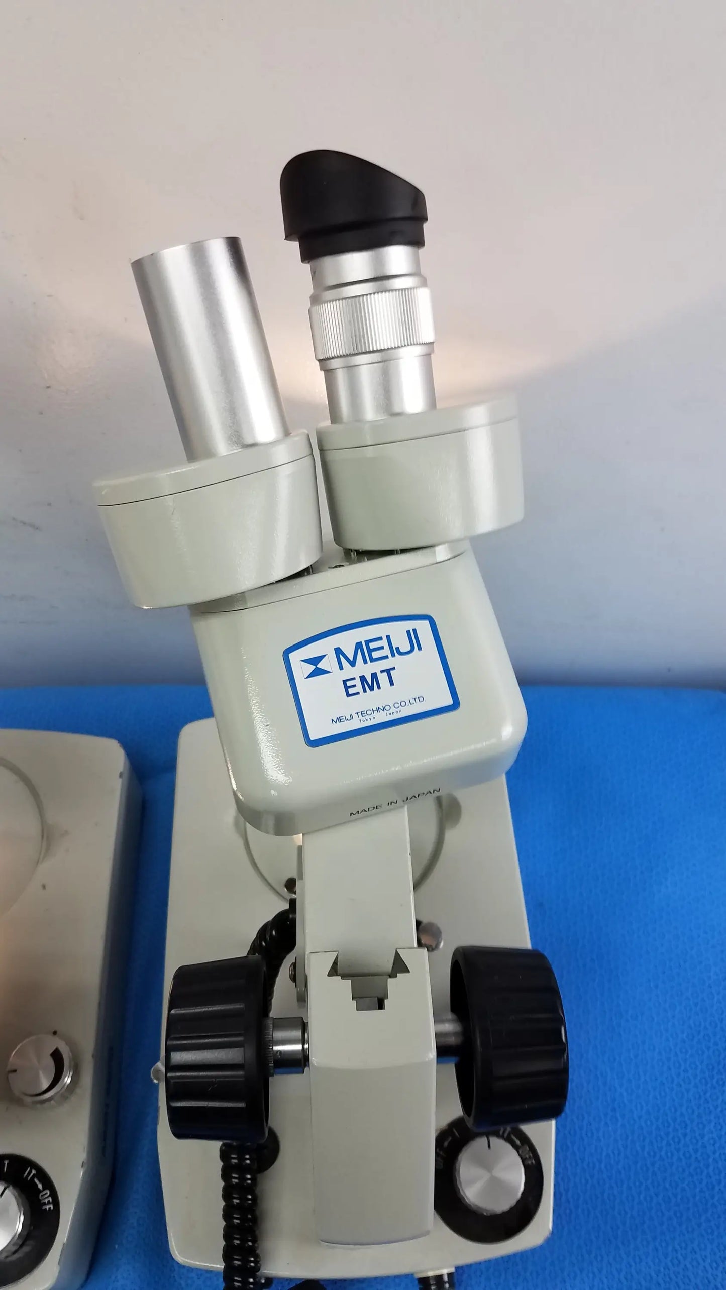 Lot of 2 meiji techno emt-1 stereo microscope with silver metallic eyepieces black knobs on light gray medical equipment body