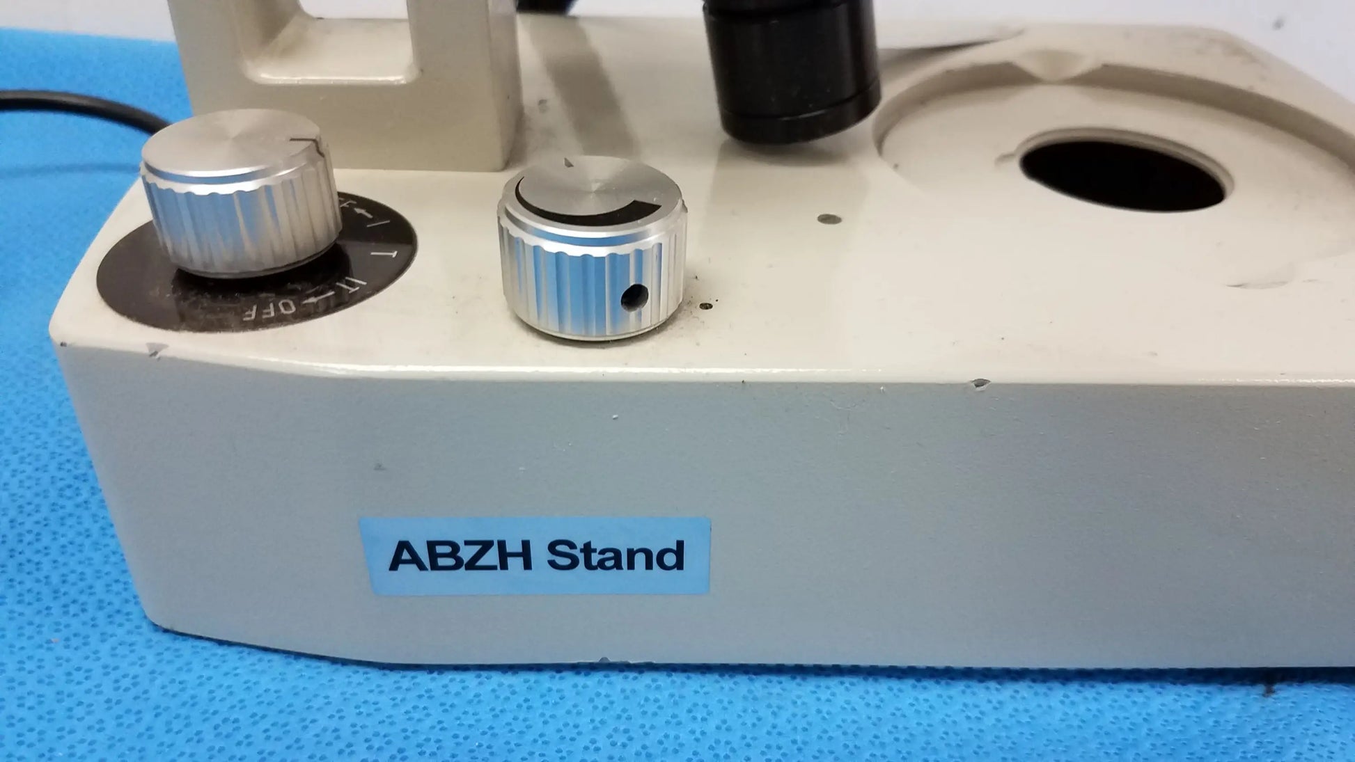 Beige abzh stand microscope base with two silver knurled adjustment knobs for stereo microscope and inverted binocular use