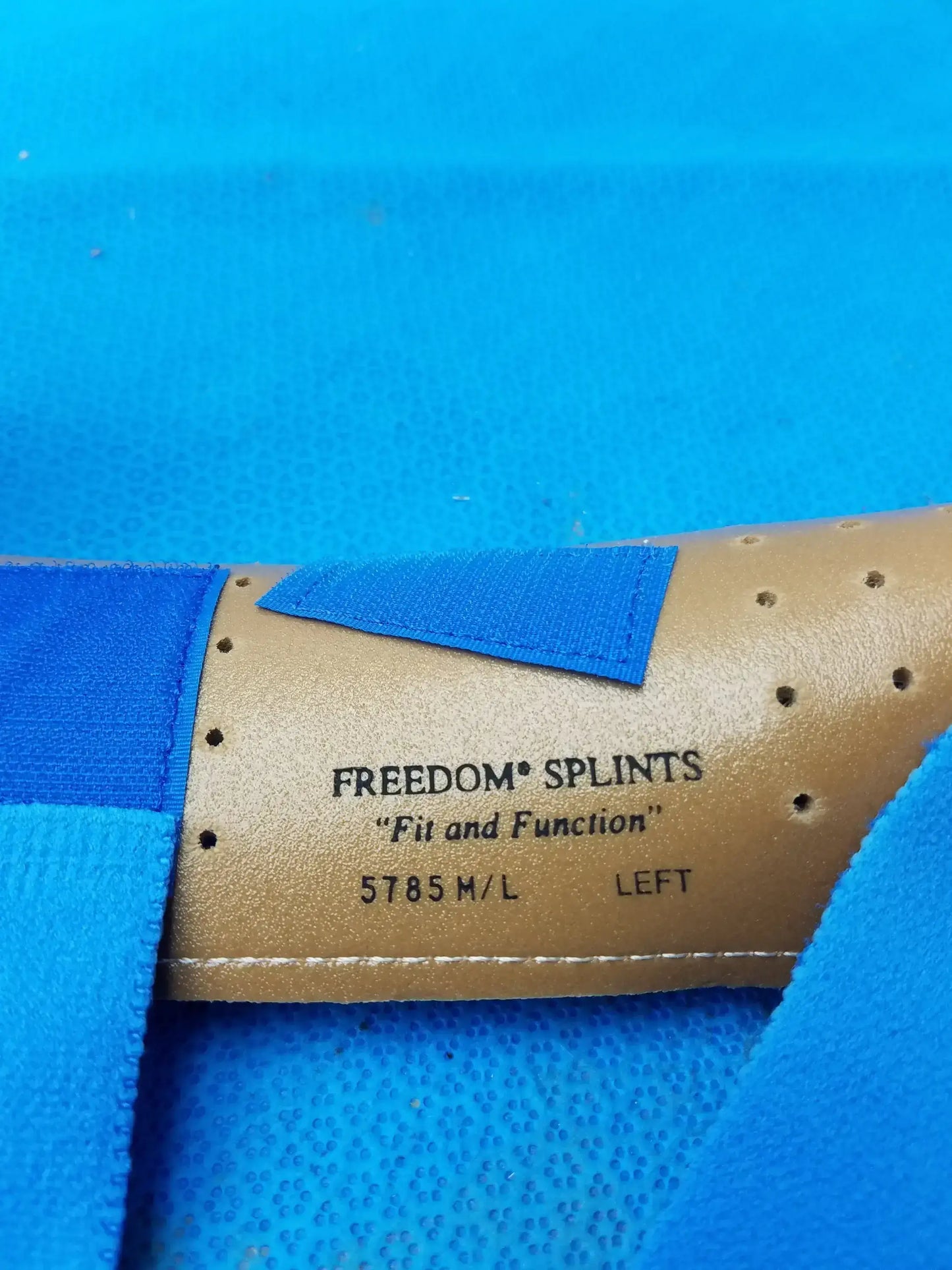 Lot of - 5 AliMed Freedom Thumb Spica Splint Medium/Large 5785