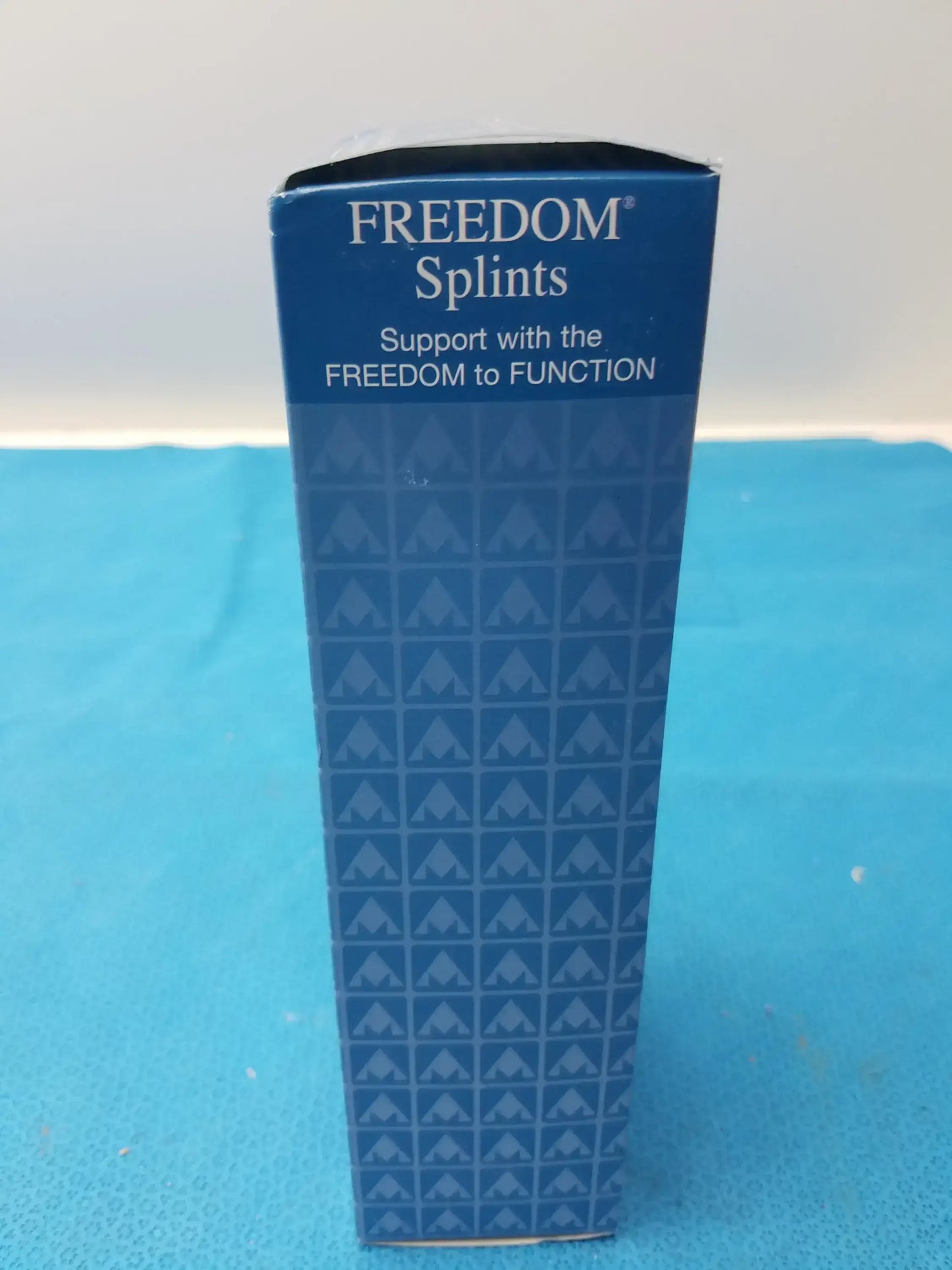 Lot of - 5 AliMed Freedom Thumb Spica Splint Medium/Large 5785