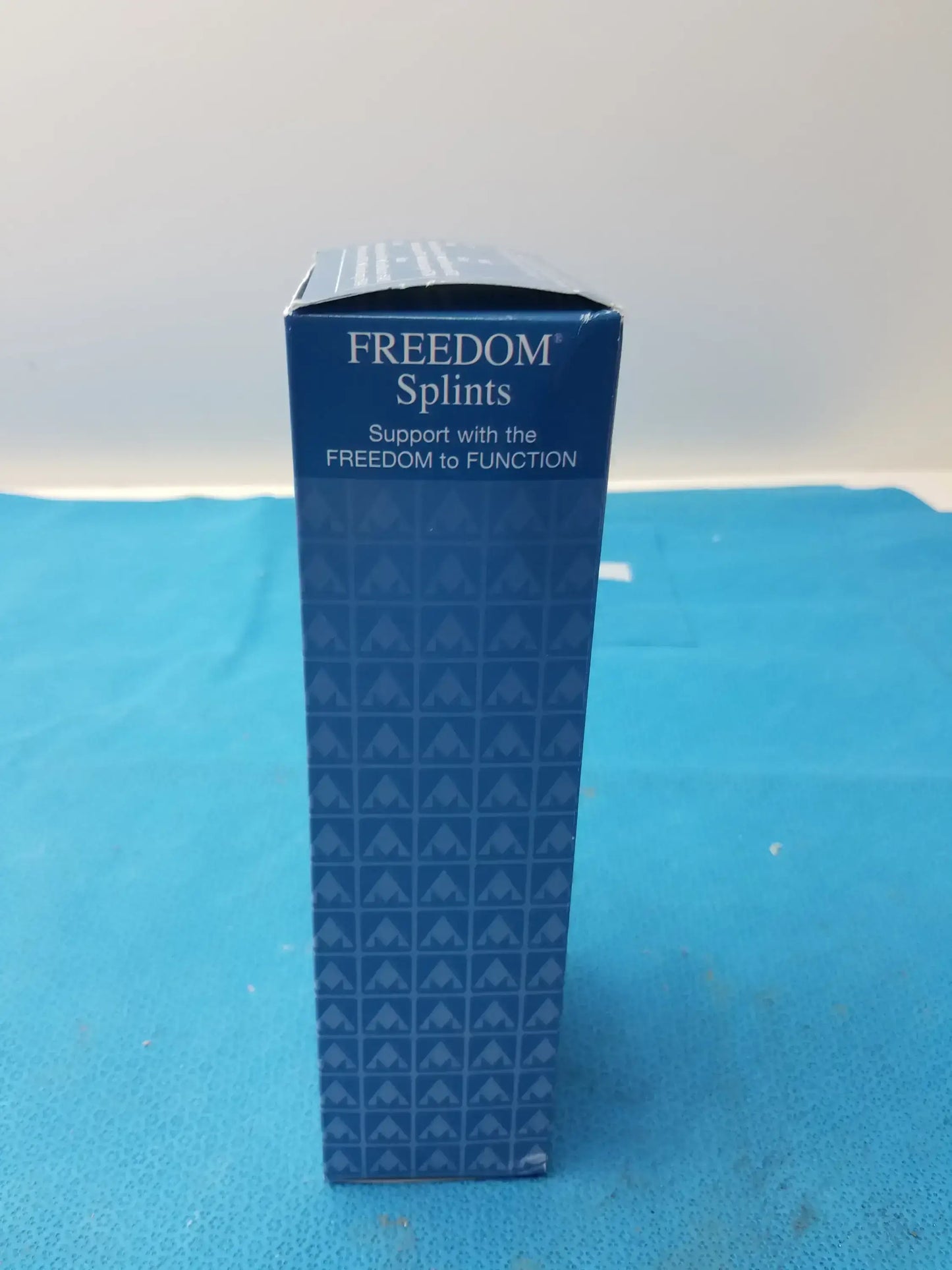 Lot of - 5 AliMed Freedom Thumb Spica Splint Medium/Large 5785