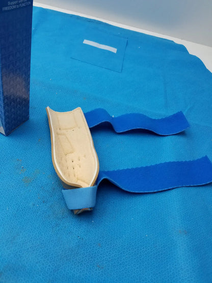 Lot of - 5 AliMed Freedom Thumb Spica Splint Medium/Large 5785