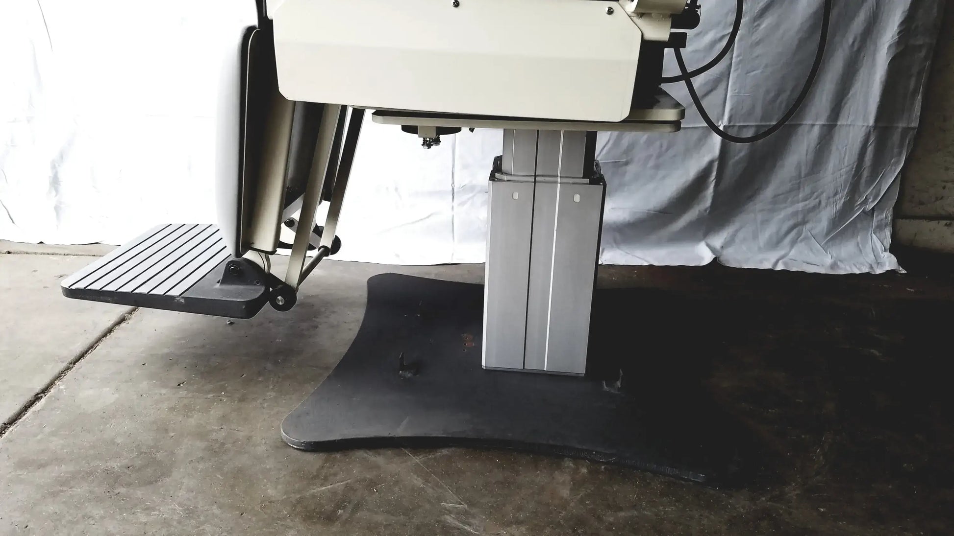 Magnetic TLT10-AX31A-016 Power Exam Chair 2x24-28VDC 2x5.5A Swiss Made