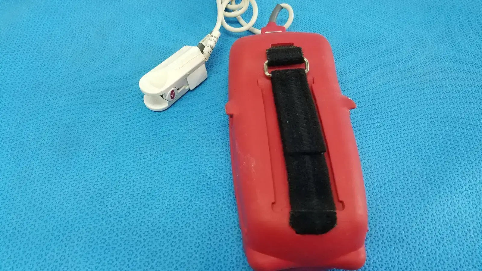 MASIMO Rad-5v Handheld Pulse Oximeter w/ Protective Boot & SpO2 Finger Sensor