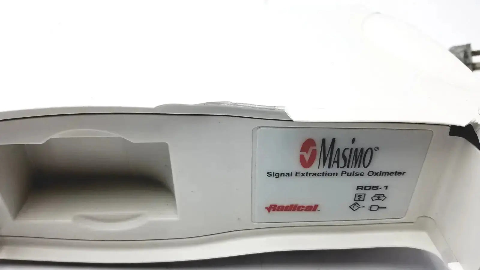 White plastic masimo set signal extraction pulse oximeter model ads-1 for accurate signal extraction pulse monitoring