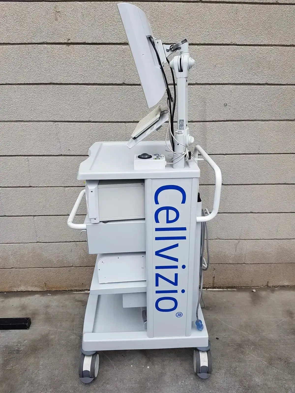 White medical cart with mounted monitor and cellvizio branding by mauna kea technologies f-400 v2 manometry system