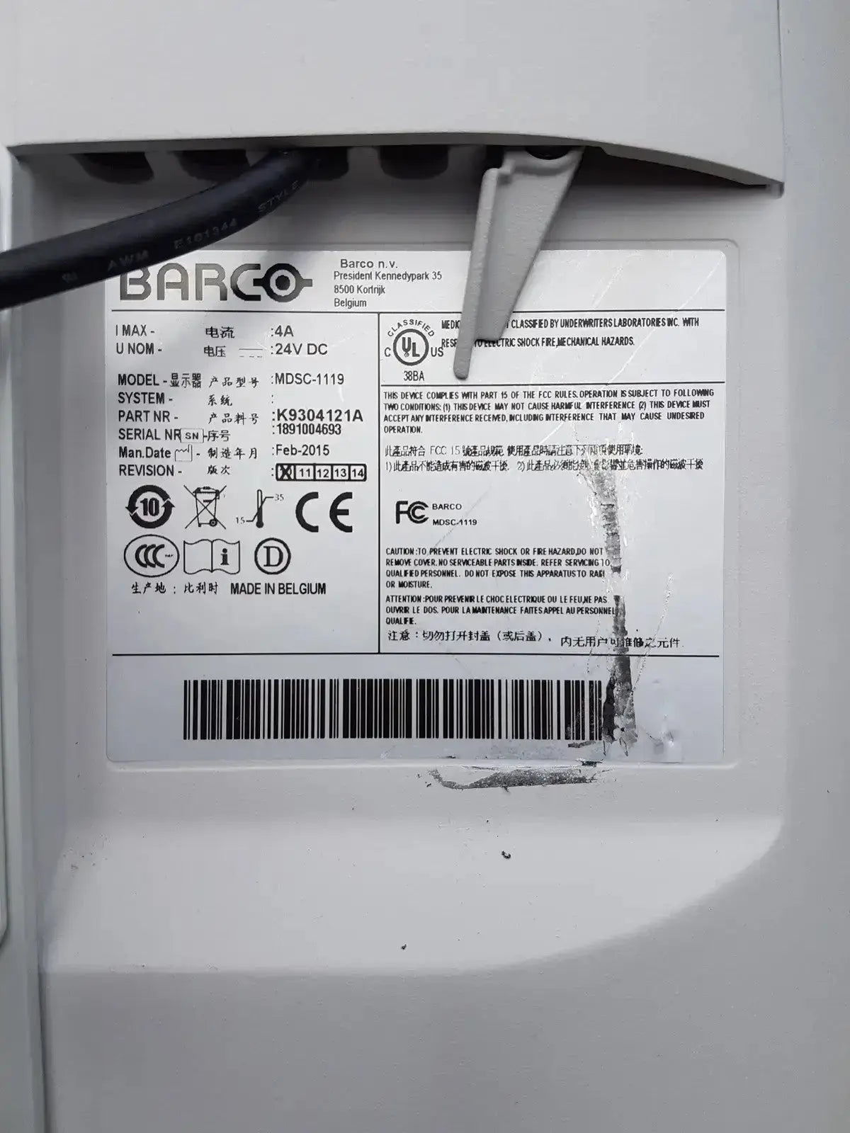 White rectangular label with black text and barcode on the back of mauna kea technologies cellvizio f-400 v2 manometry system