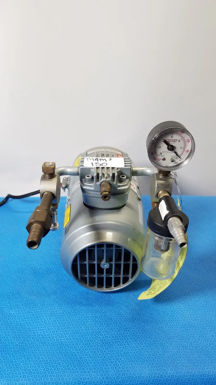 Medical Vacuum Pump with Pressure Gauge and Moisture Trap