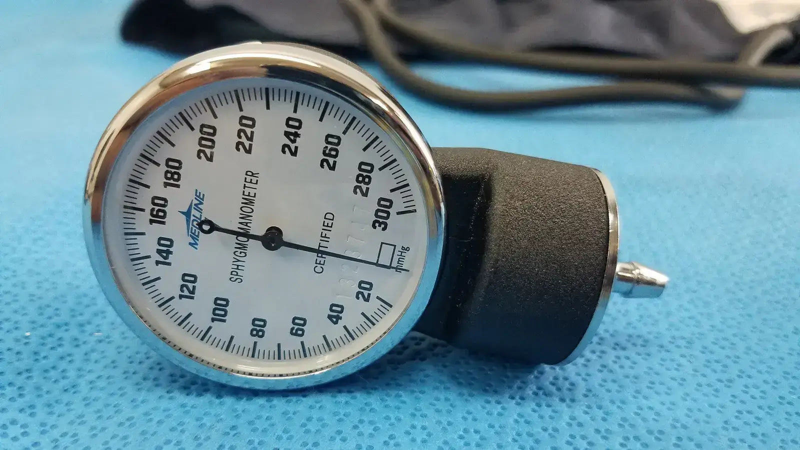 Medline Manual Adult Aneroid Sphygmomanometer Blood Pressure Cuff Arm Kit