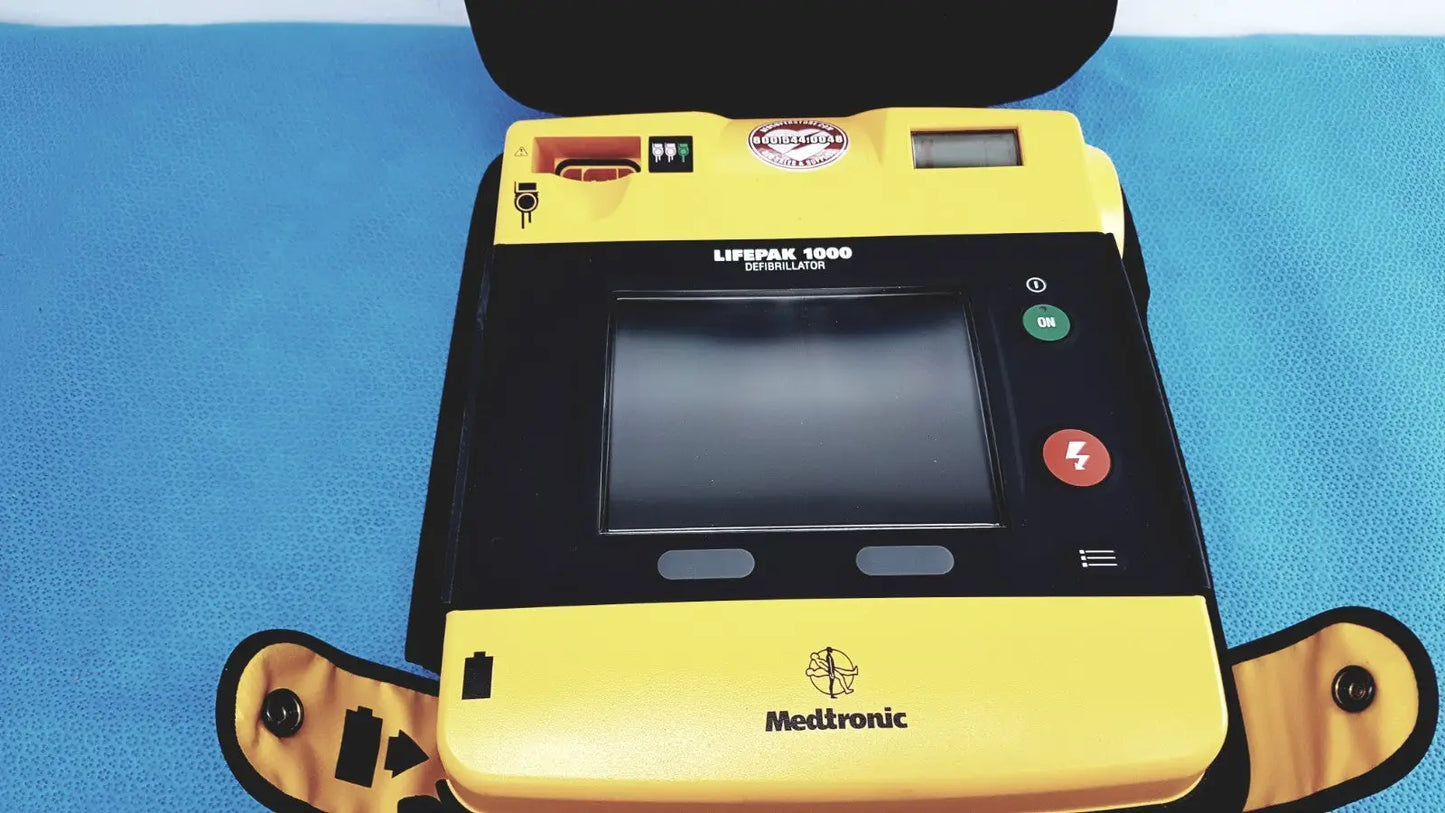 Medtronic Lifepak 1000 Defibrillator w/ Case – Needs Battery & Quik-Pak Pads