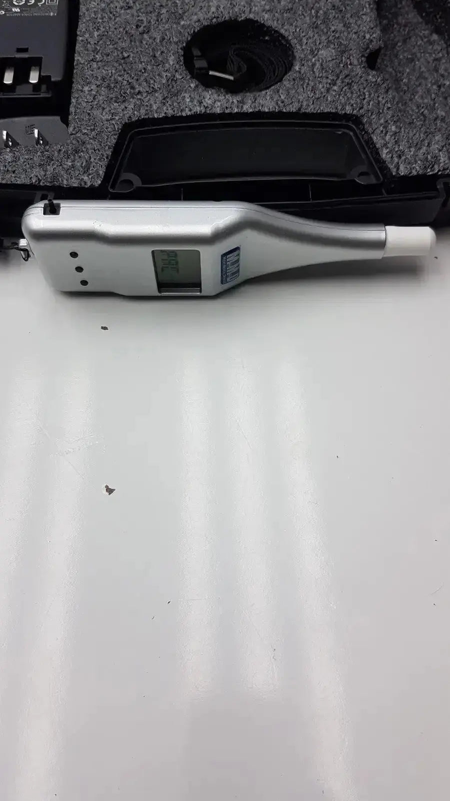 Silver micro medical devices palmscan p2000 fastpach pachymeter with white probe tip black buttons and lcd screen