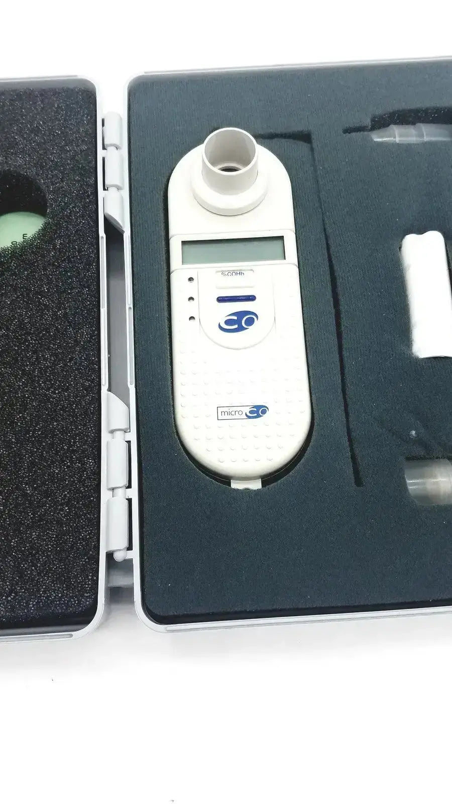 Micro medical microco white plastic carbon monoxide monitor with digital display and circular mouthpiece in foam case