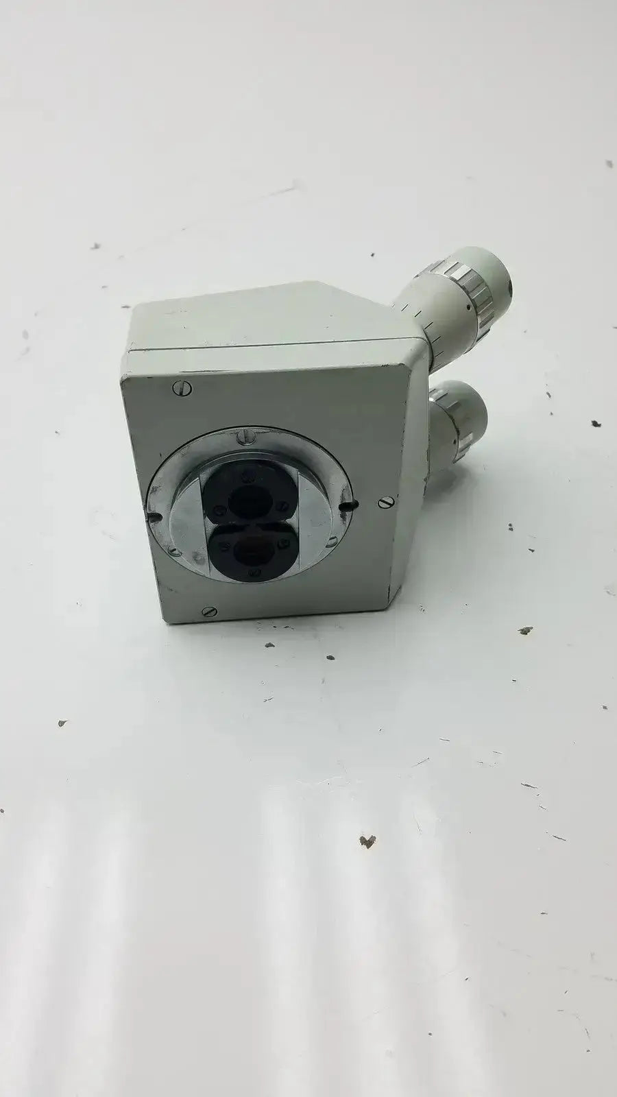 Silver metallic microscope binocular head p16x with dual eyepieces and adjustable focus knobs for precise viewing