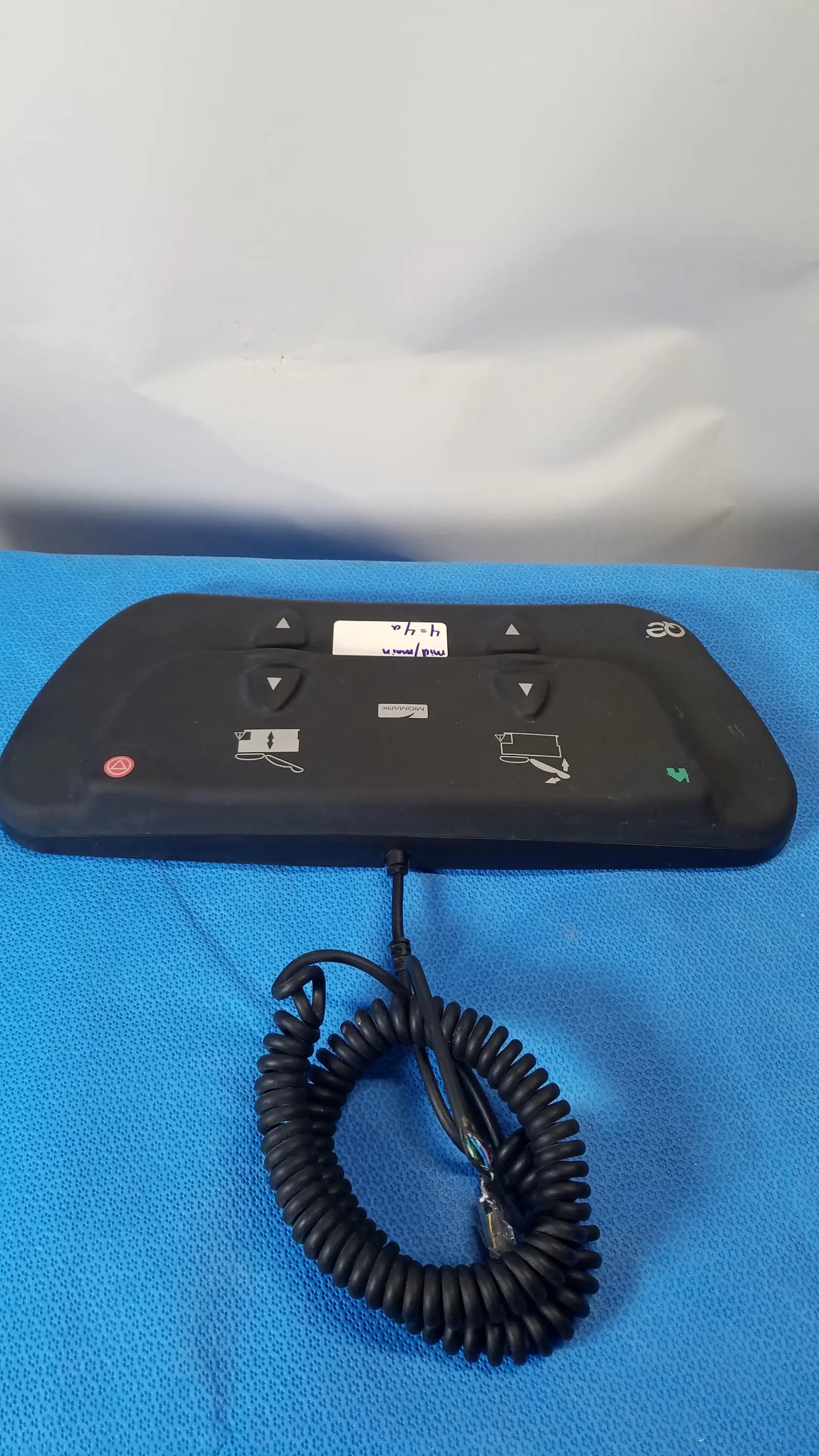 Black ergonomic midmark qe ipx1 wired foot controller foot pedal with coiled cable and directional buttons for medical equipment