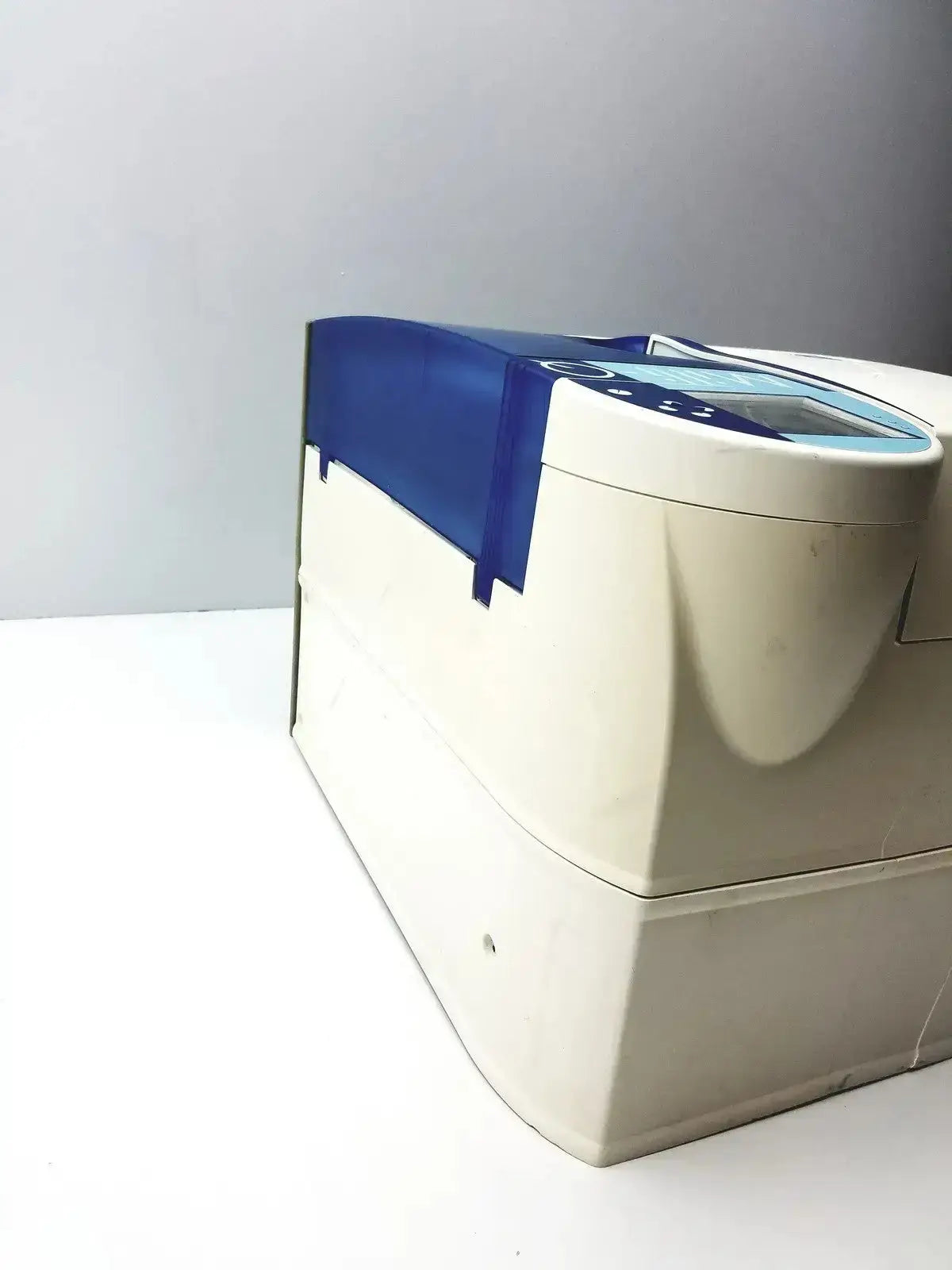 Beige and blue laboratory centrifuge with digital display panel in millipore milli-q advantage a10 toc monitor system
