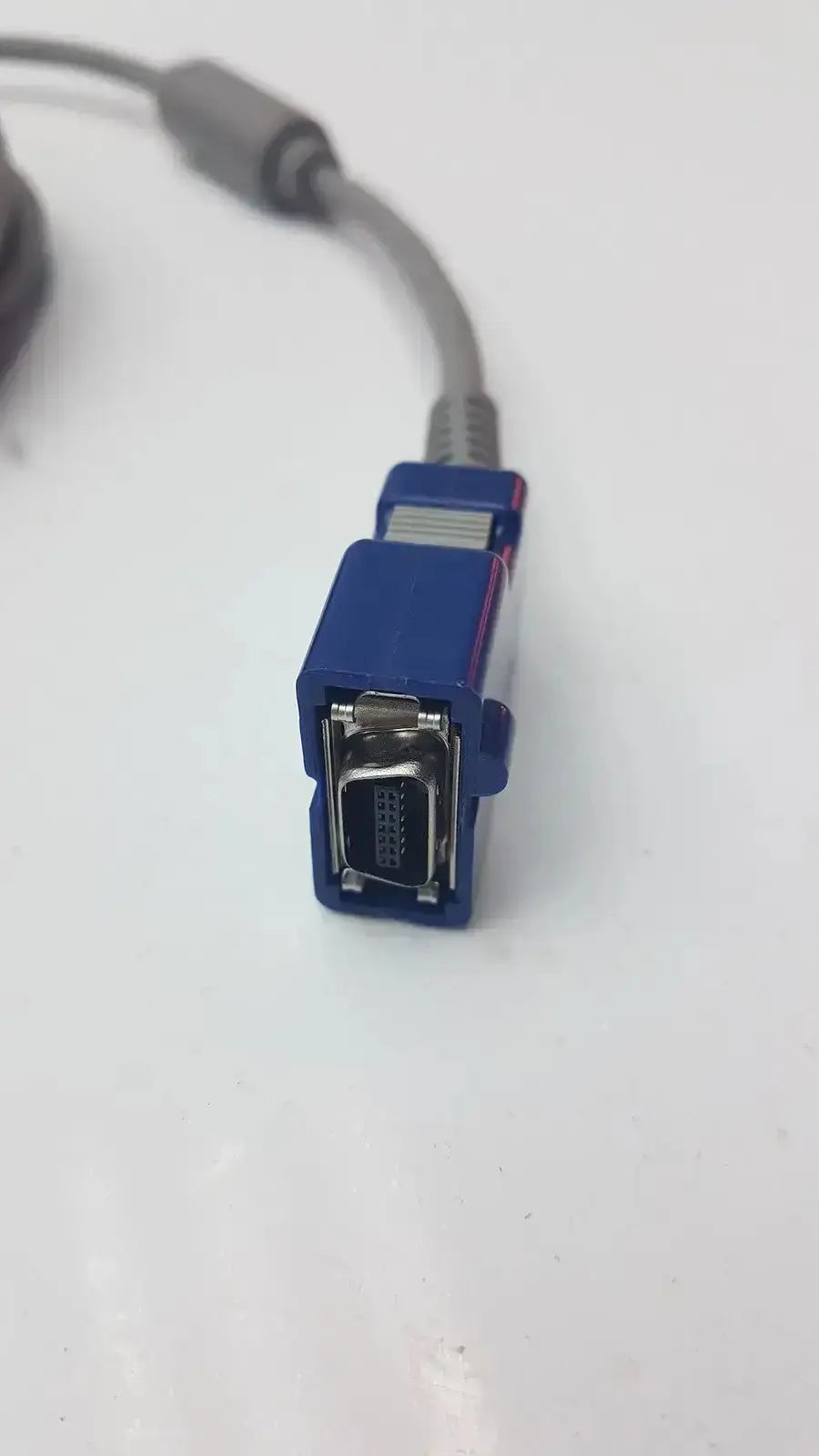 Blue vga connector with gray cable and metallic pins for nellcor pulse oximetry interface cable doc-10 pulse oximetry interface