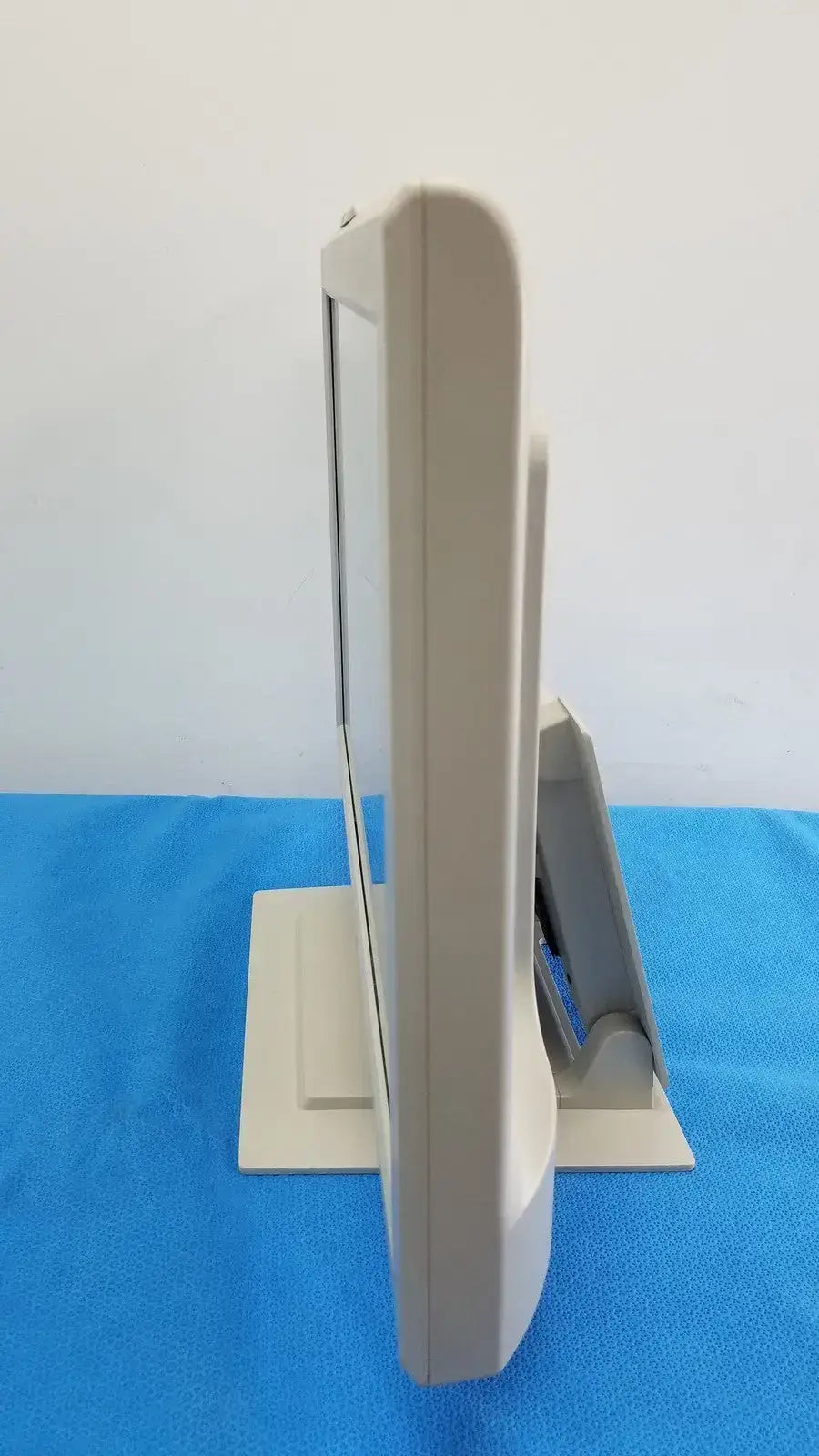 Nihon Kohden Elo Touchsystems ET2400L-8CJM-1-BG-NKD-G Touchscreen Monitor