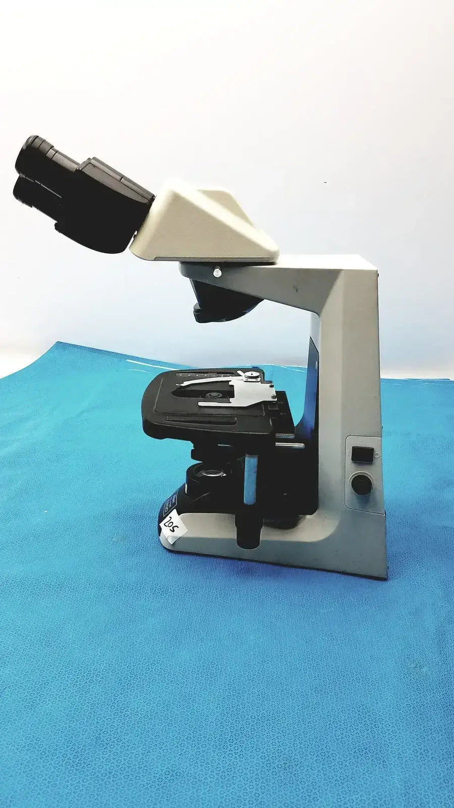 Nikon E200 Microscope with Polarizer Analyzer 4X 10X 40X 100X Objectives