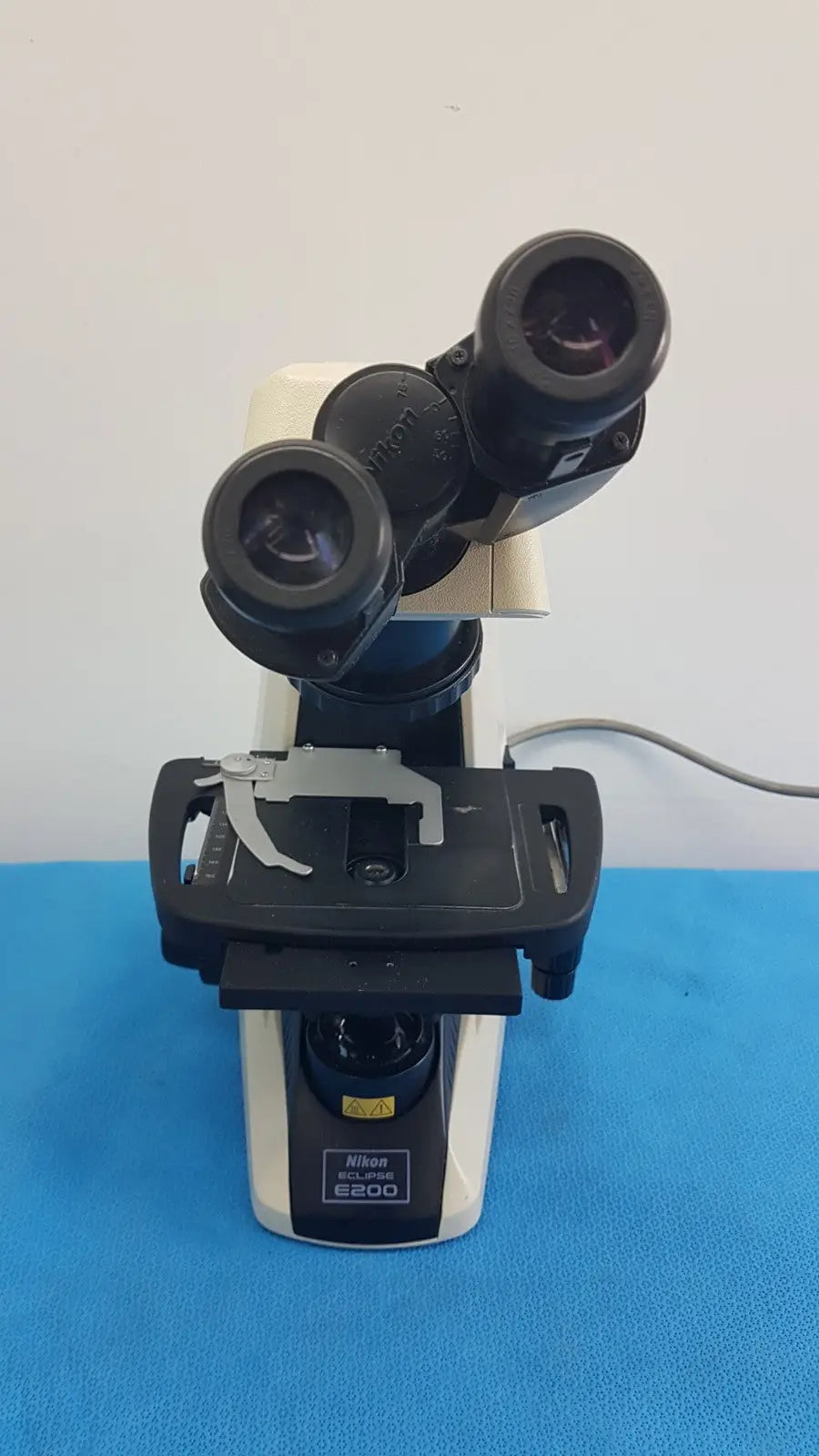 Nikon Eclipse E200 Binocular Microscope – Advanced Laboratory Optical System