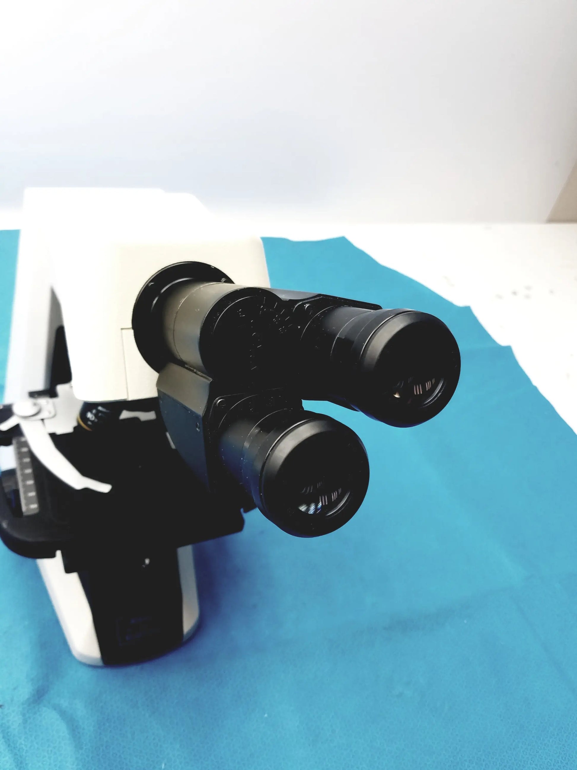 Nikon Eclipse E200 Binocular Microscope - Biological