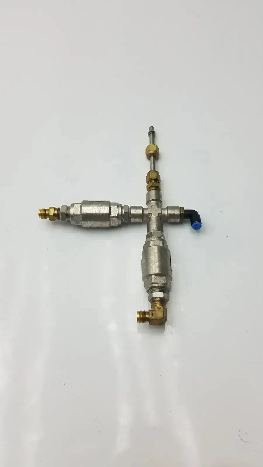 Numatics rv 37-a relief valve metal pipe fitting with cross design and blue-capped valve g-bbde3-22s