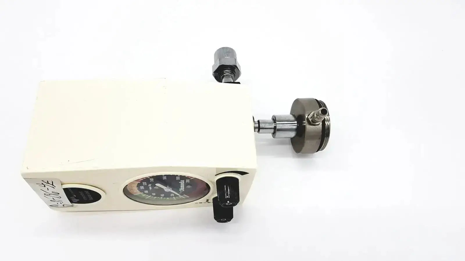 Cream-colored ohmeda ffa19643 intermittent unit oxygen flow meter with circular gauge and metallic fittings