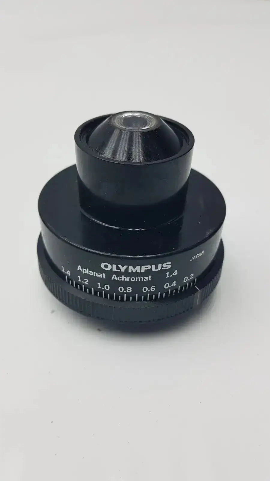 Black olympus microscope condenser aplanat achromat 1.4 with metallic aperture and engraved scale markings