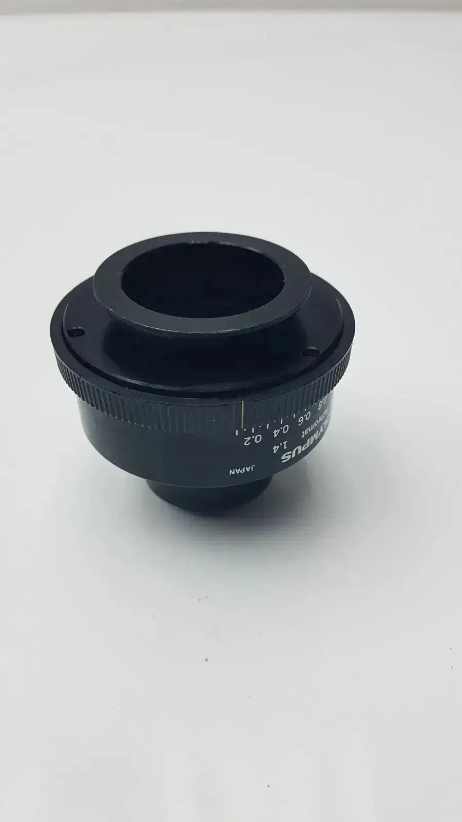 Black nikon microscope objective lens with engraved markings and textured focus ring for olympus microscope condenser aplanat