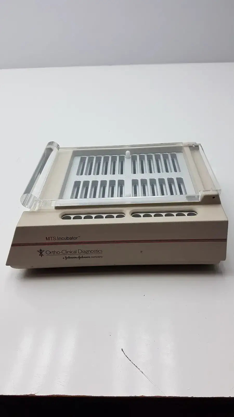 Ortho-Clinical Diagnostics DG-225 MTS Incubator - Laboratory