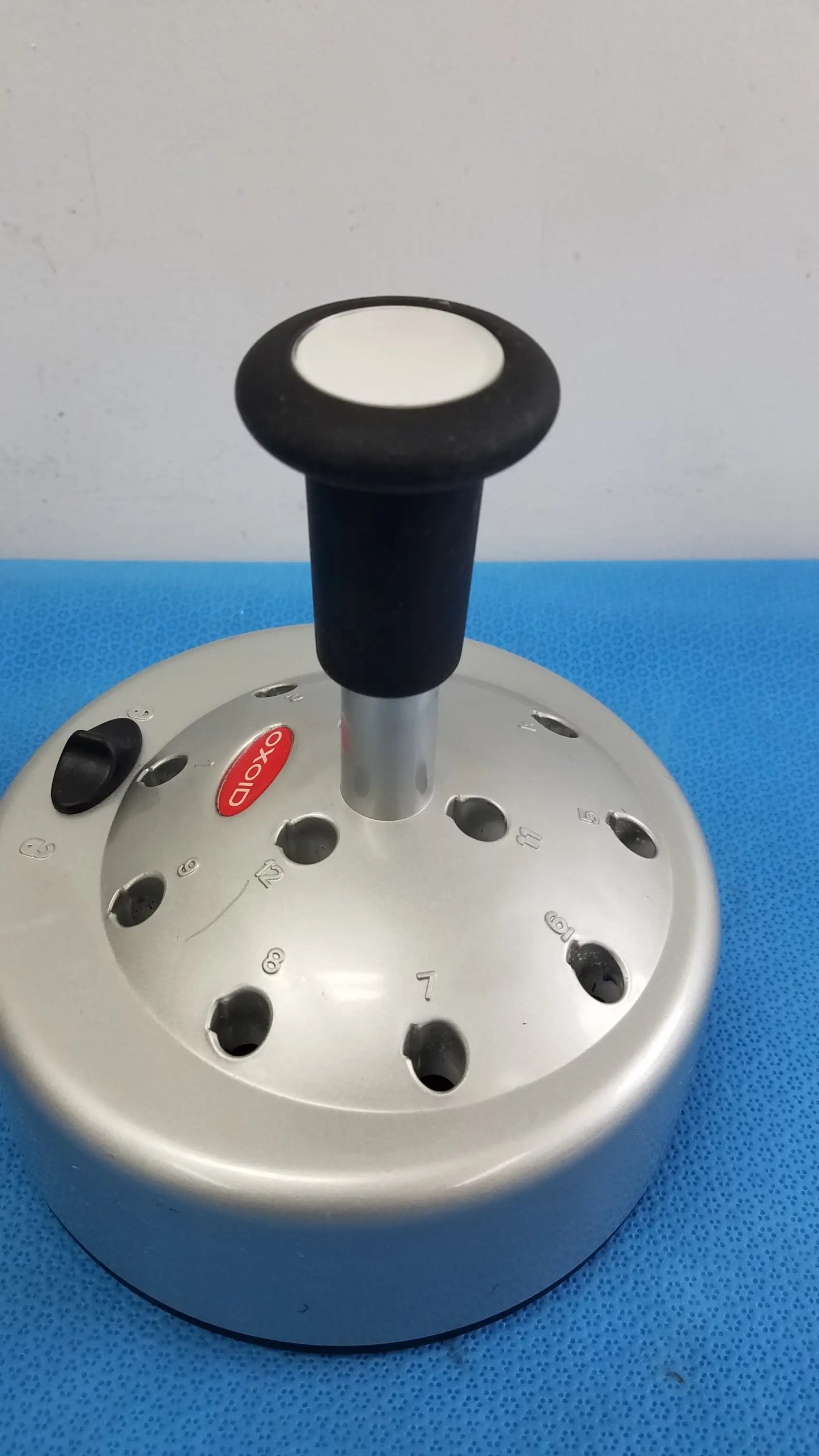 Oxoid Antimicrobial Susceptibility Disc Dispenser – 12 Place