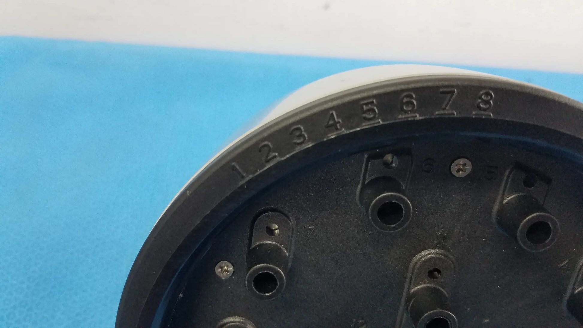 Oxoid Antimicrobial Susceptibility Disc Dispenser – 12 Place