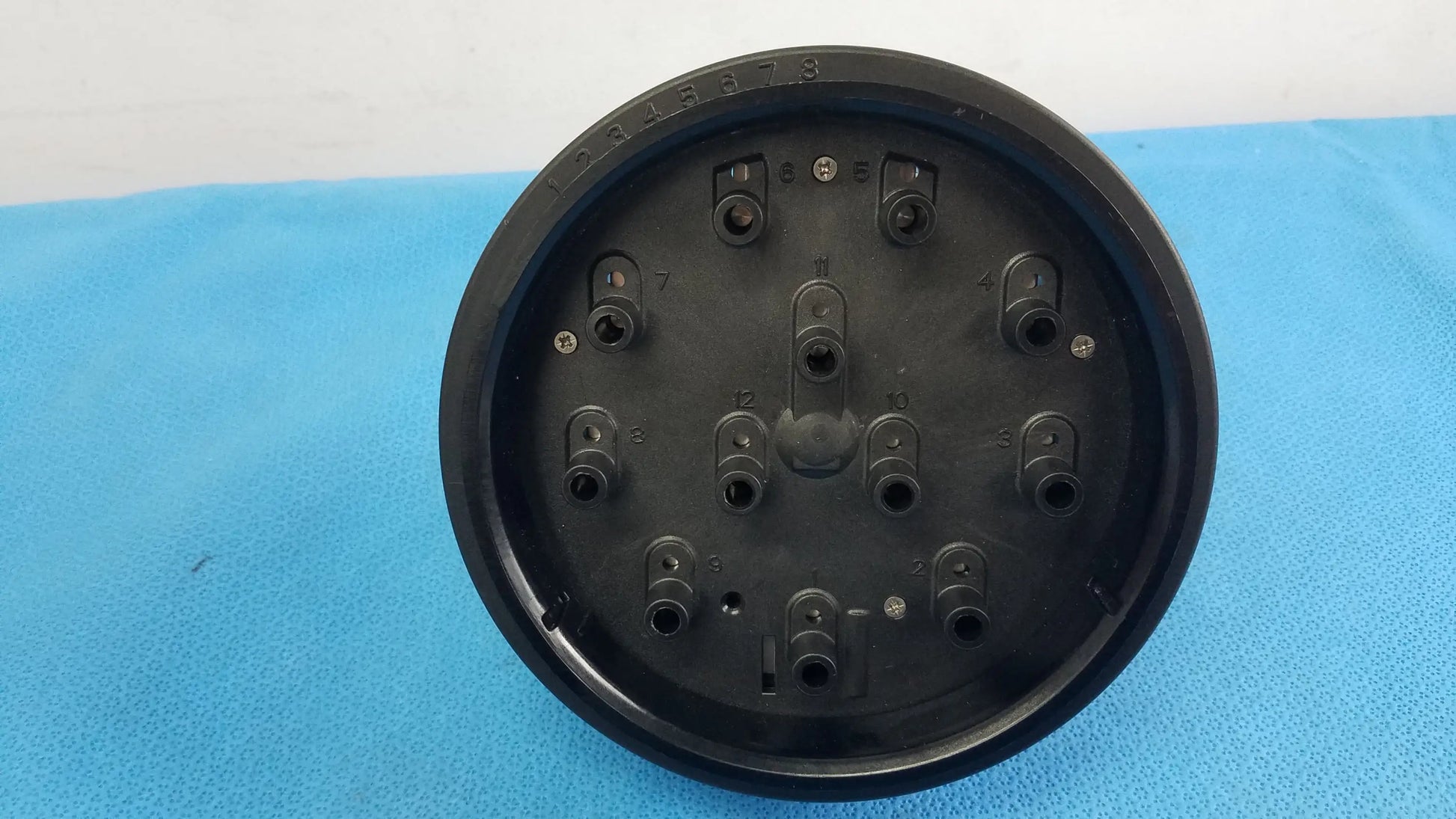 Oxoid Antimicrobial Susceptibility Disc Dispenser – 12 Place