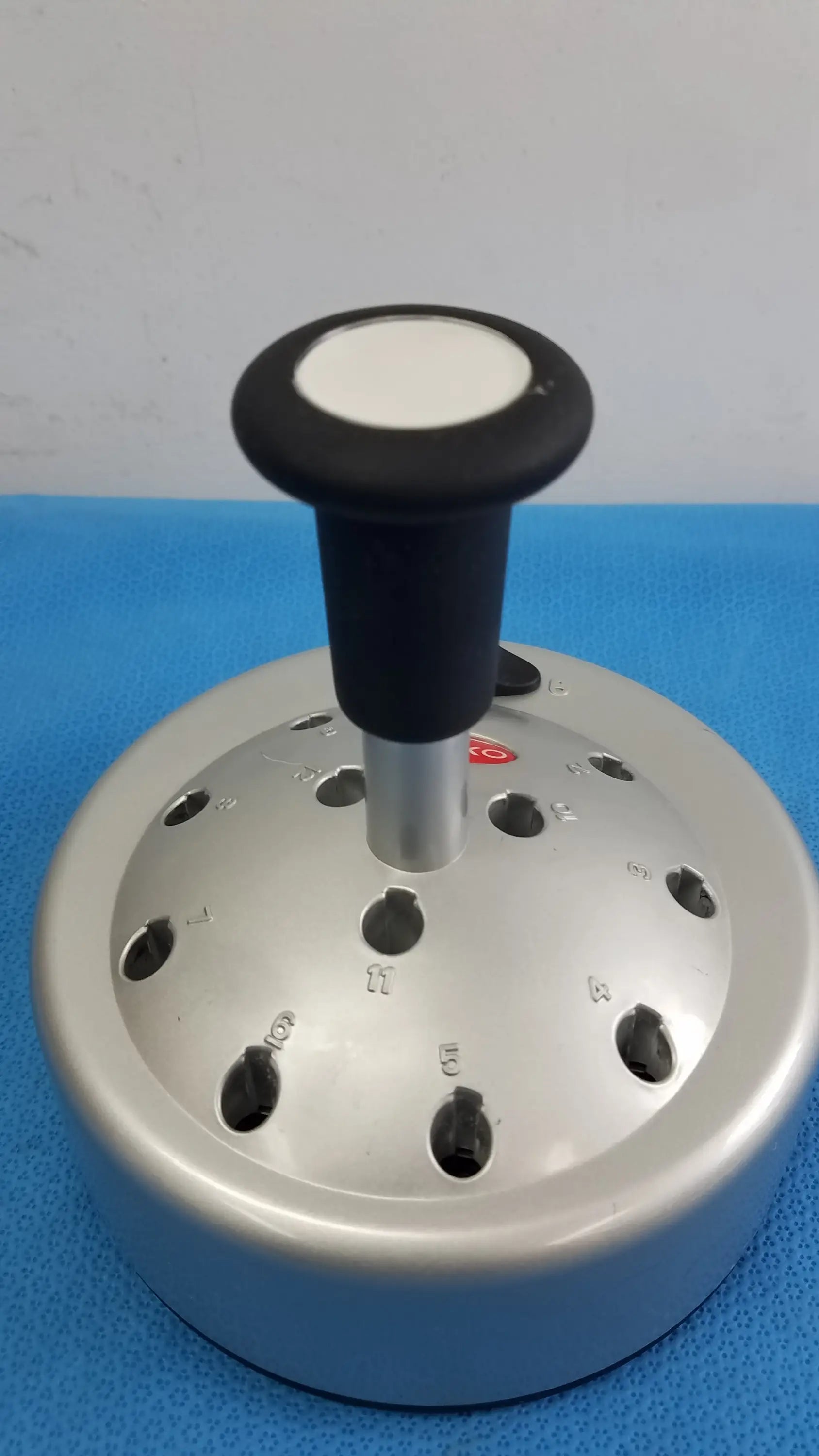 Oxoid Antimicrobial Susceptibility Disc Dispenser – 12 Place