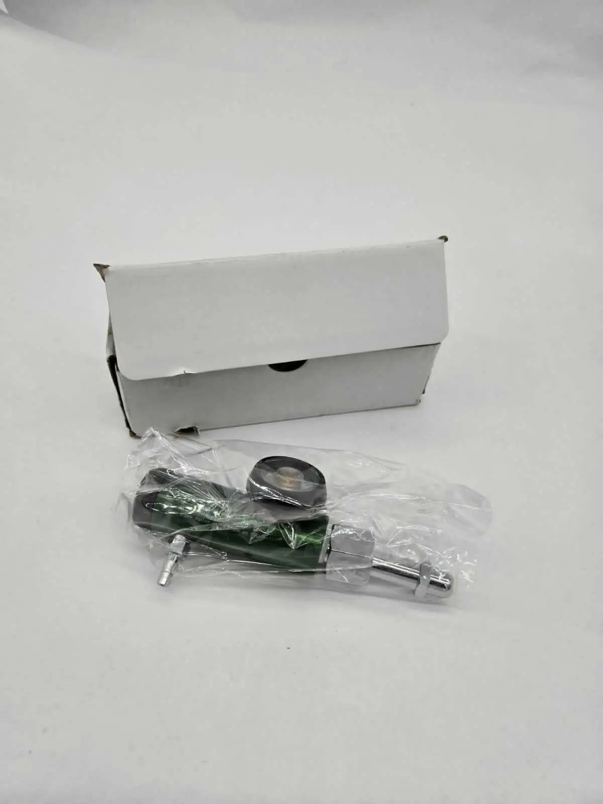 Oxygen Regulator Medline HCS8725M Brass-Sleeved 50psi Flows:0-25 L/min