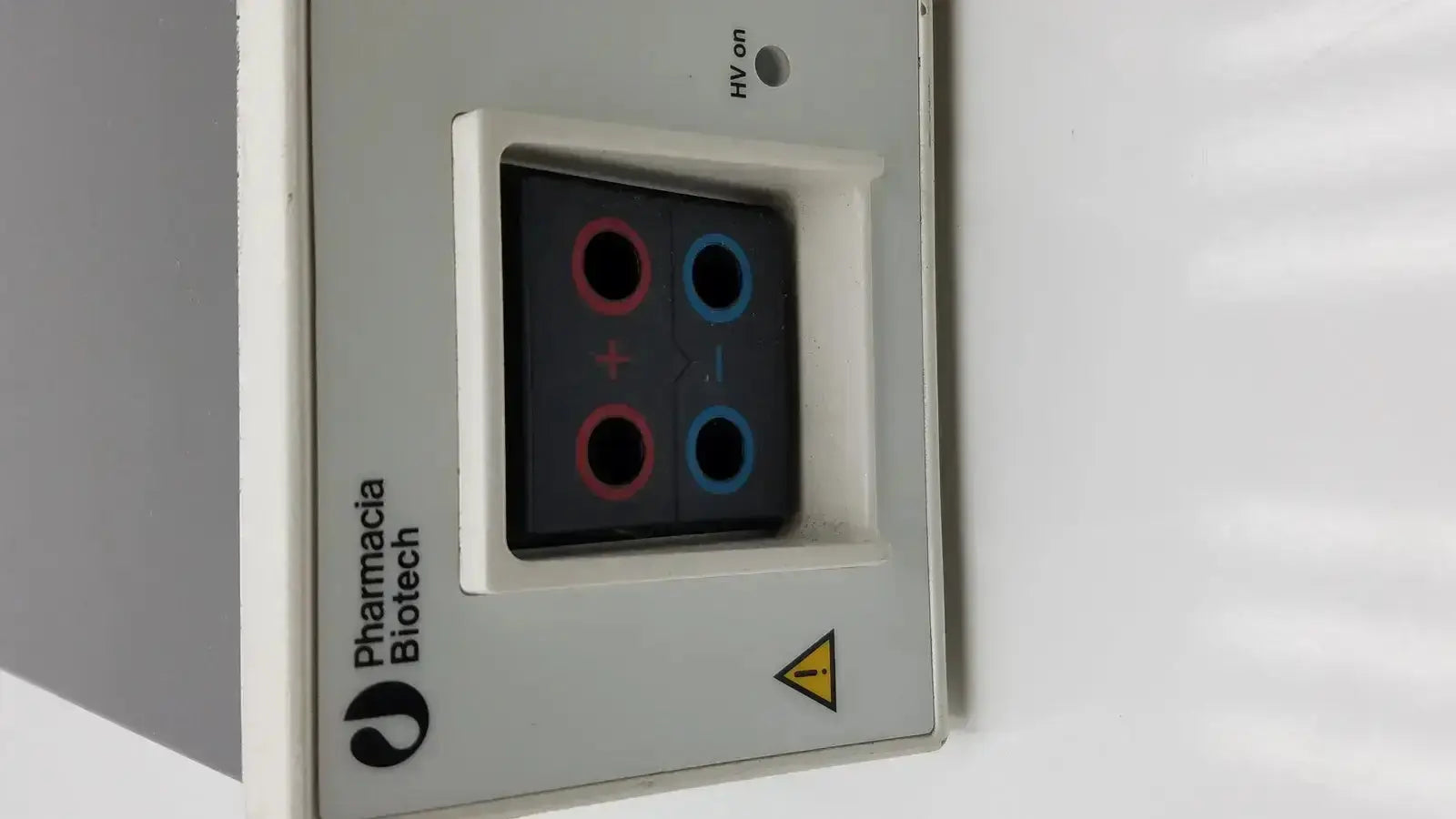 Gray rectangular pharmacia biotech eps 600 electrophoresis power supply with black display and red and blue circular indicators
