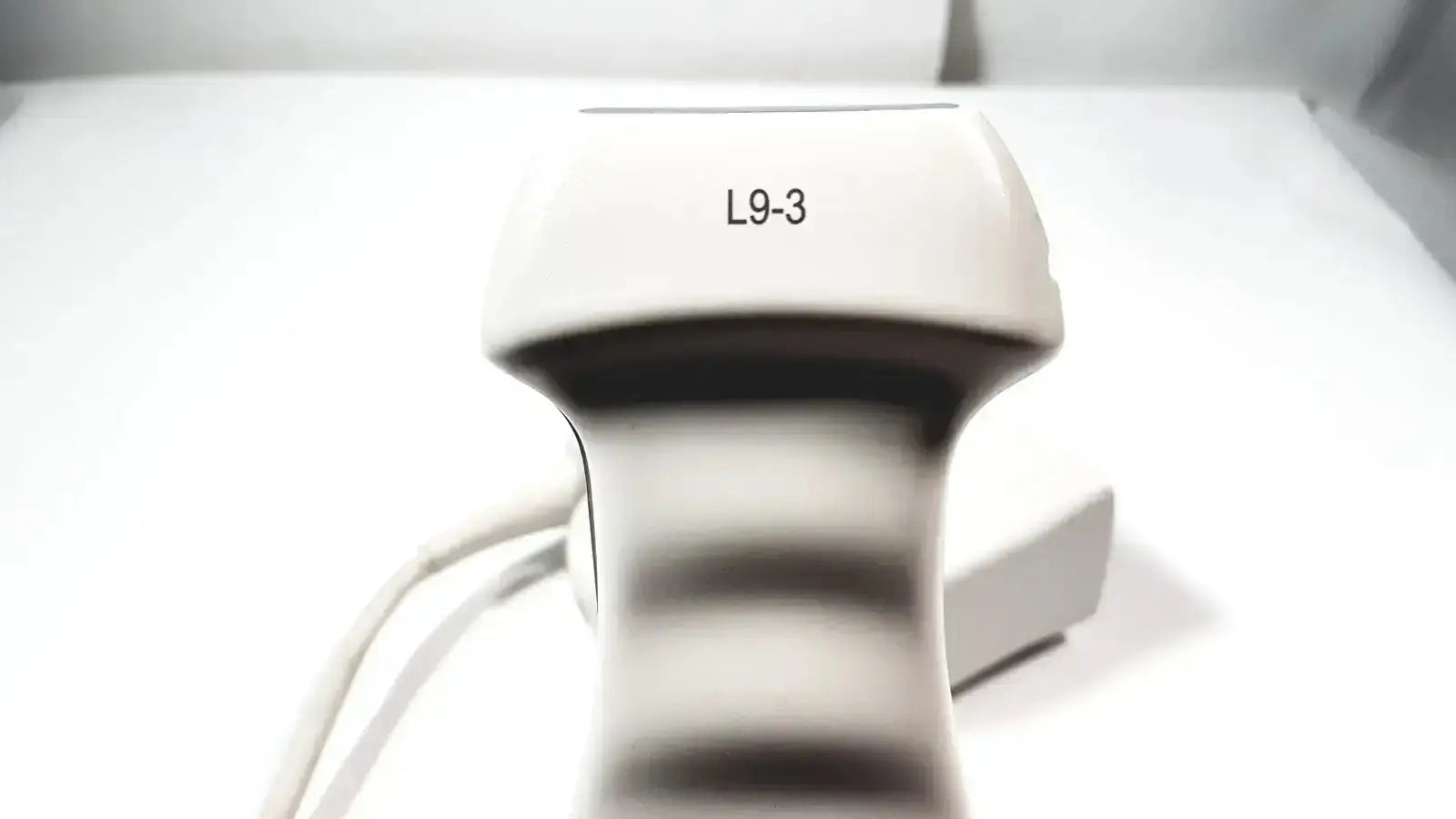 White plastic philips l9-3 linear array ultrasound transducer probe with sleek ergonomic design for iU22 system