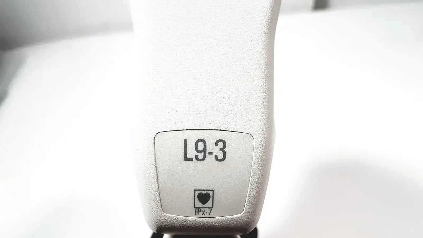 Philips l9-3 white textured plastic linear array ultrasound transducer probe with ipx7 rating for iU22 system