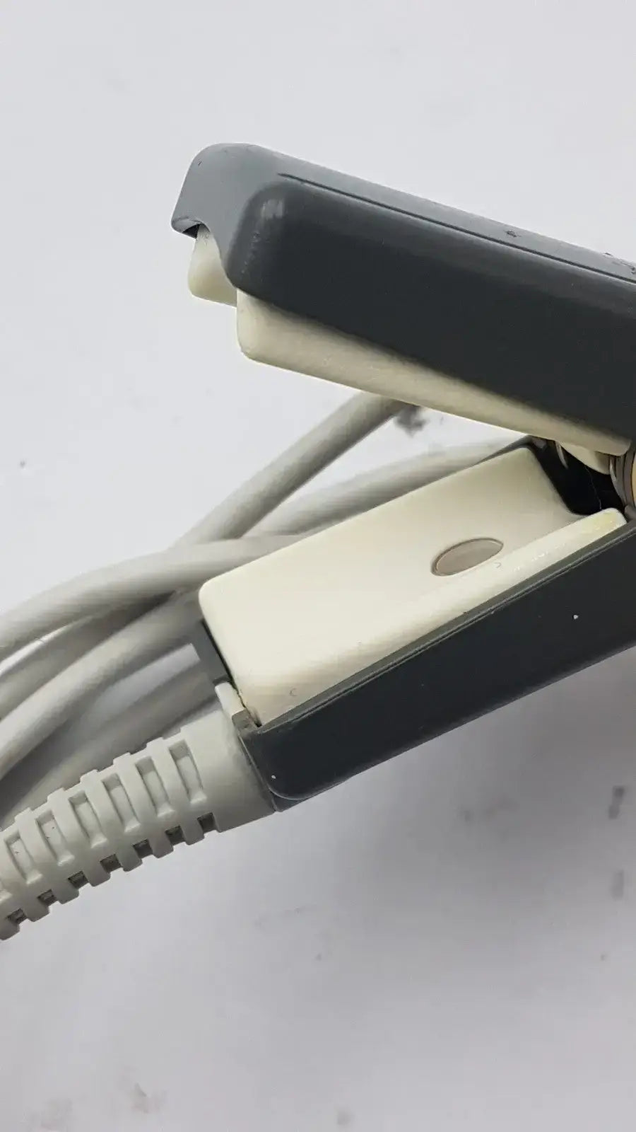 Philips M1196A Reusable Adult SpO2 Clip Sensor