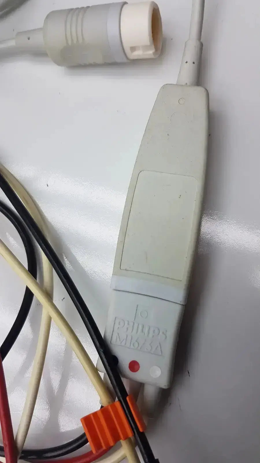 Beige philips m1673a medical device connector with rectangular housing and two indicator lights for trunk cable connection