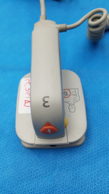 Gray philips m3543a water resistant external hard paddles medical equipment with red button and black number 3 on side
