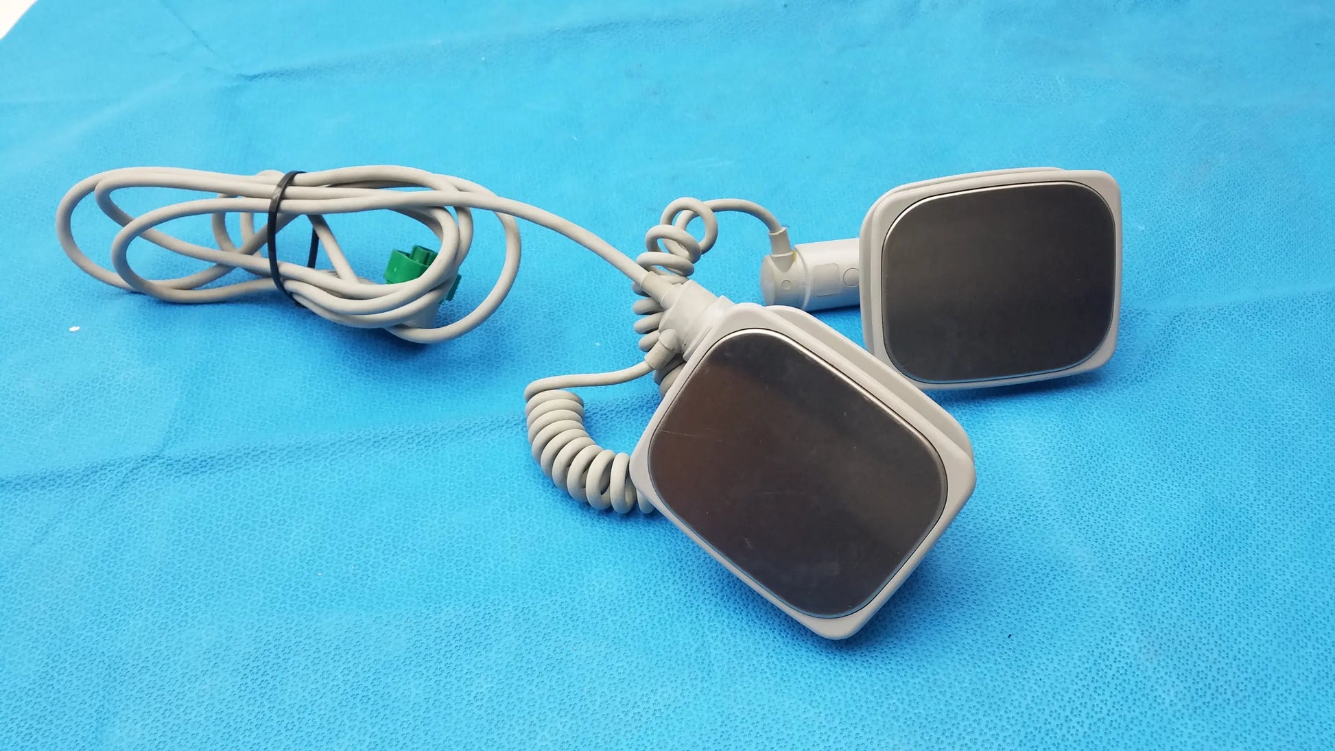 Gray plastic medical electrode pads with coiled cables for philips m3543a water resistant external hard paddles