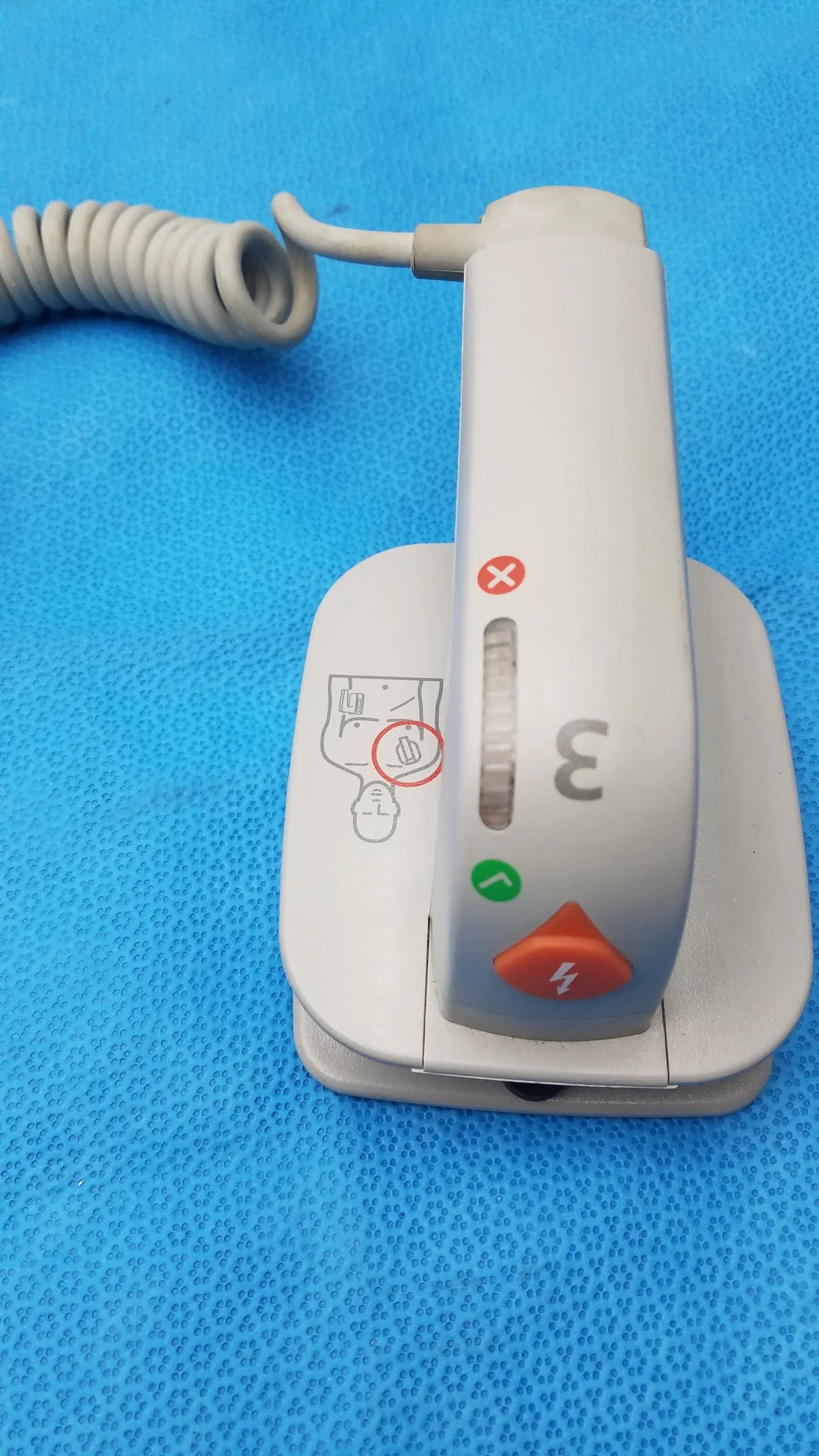 White philips m3543a water resistant medical equipment external hard paddles with orange and green buttons and coiled gray cable